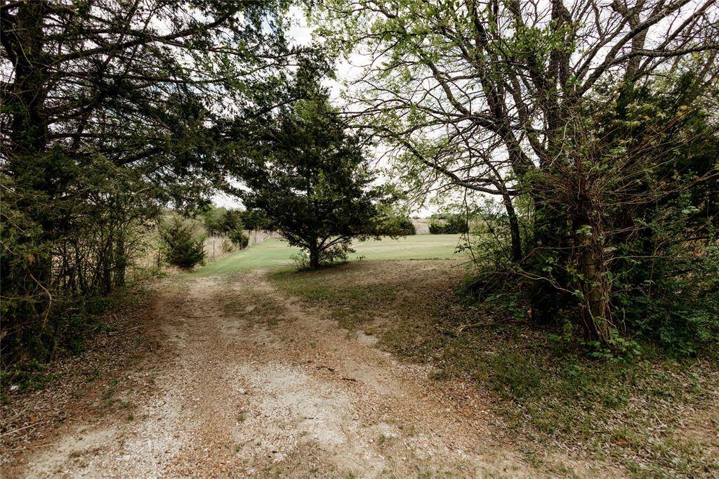 2382 N Fm 1743, Windom, TX 75492