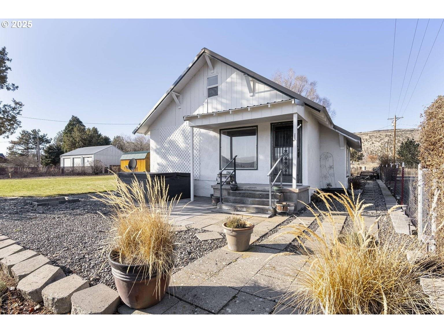 2355 NE MARKET ST, Madras, OR 97741