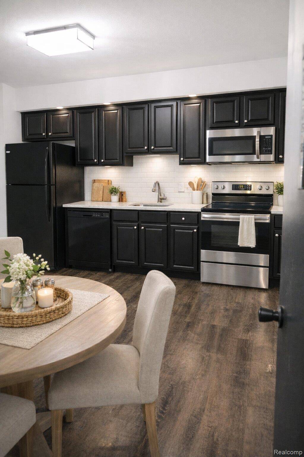 629 W Maple Rd #7, Clawson, MI 48017