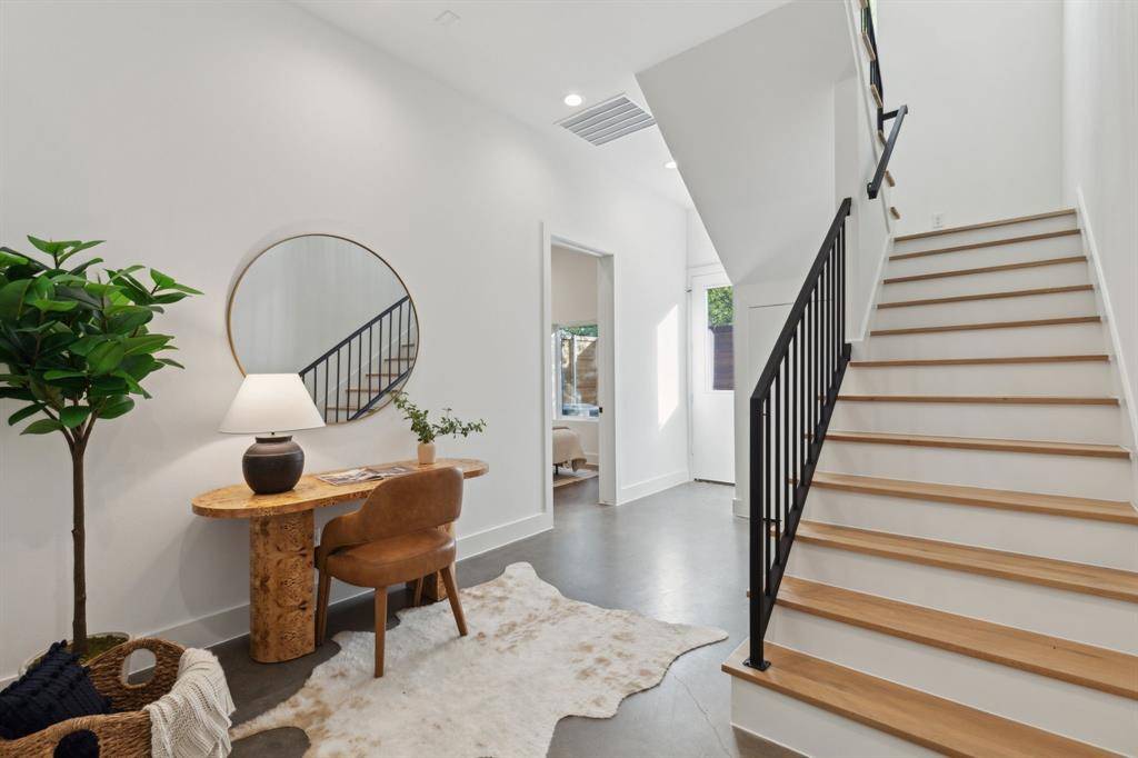 2142 Lovedale Avenue #104, Dallas, TX 75235