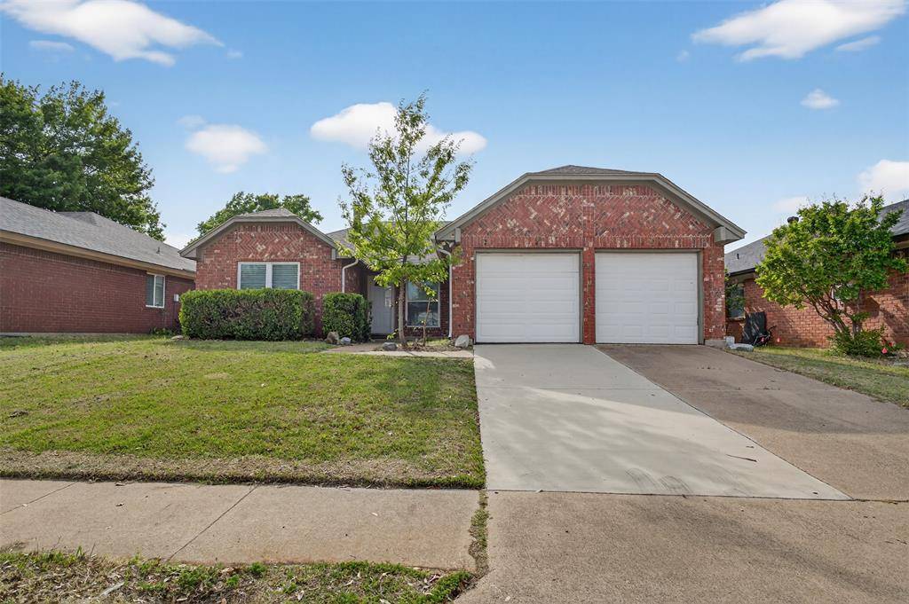 1204 Saratoga Drive, Euless, TX 76040