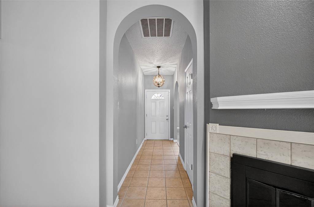 1204 Saratoga Drive, Euless, TX 76040