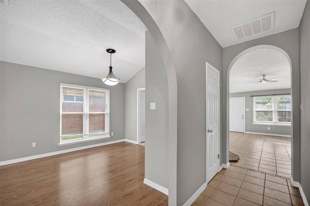 1204 Saratoga Drive, Euless, TX 76040