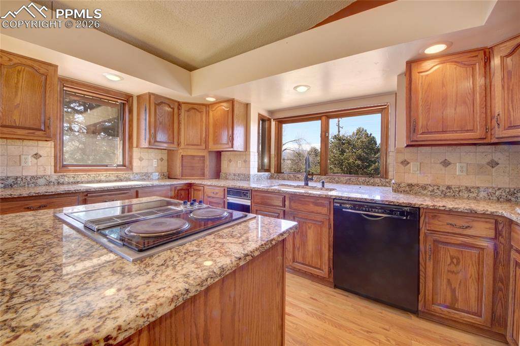 7407 Grashio DR, Colorado Springs, CO 80920