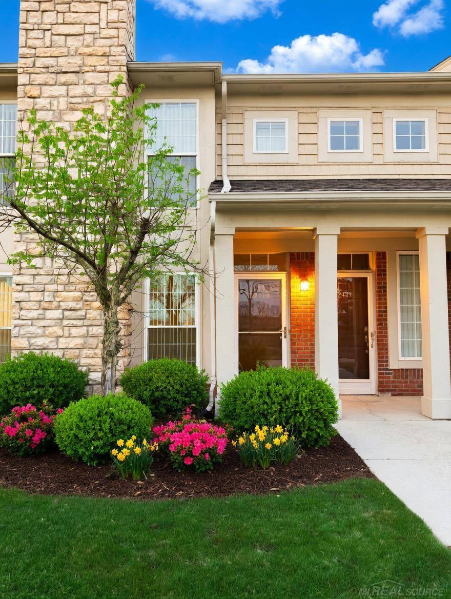 52149 Naugatuck DR, Macomb Twp, MI 48042