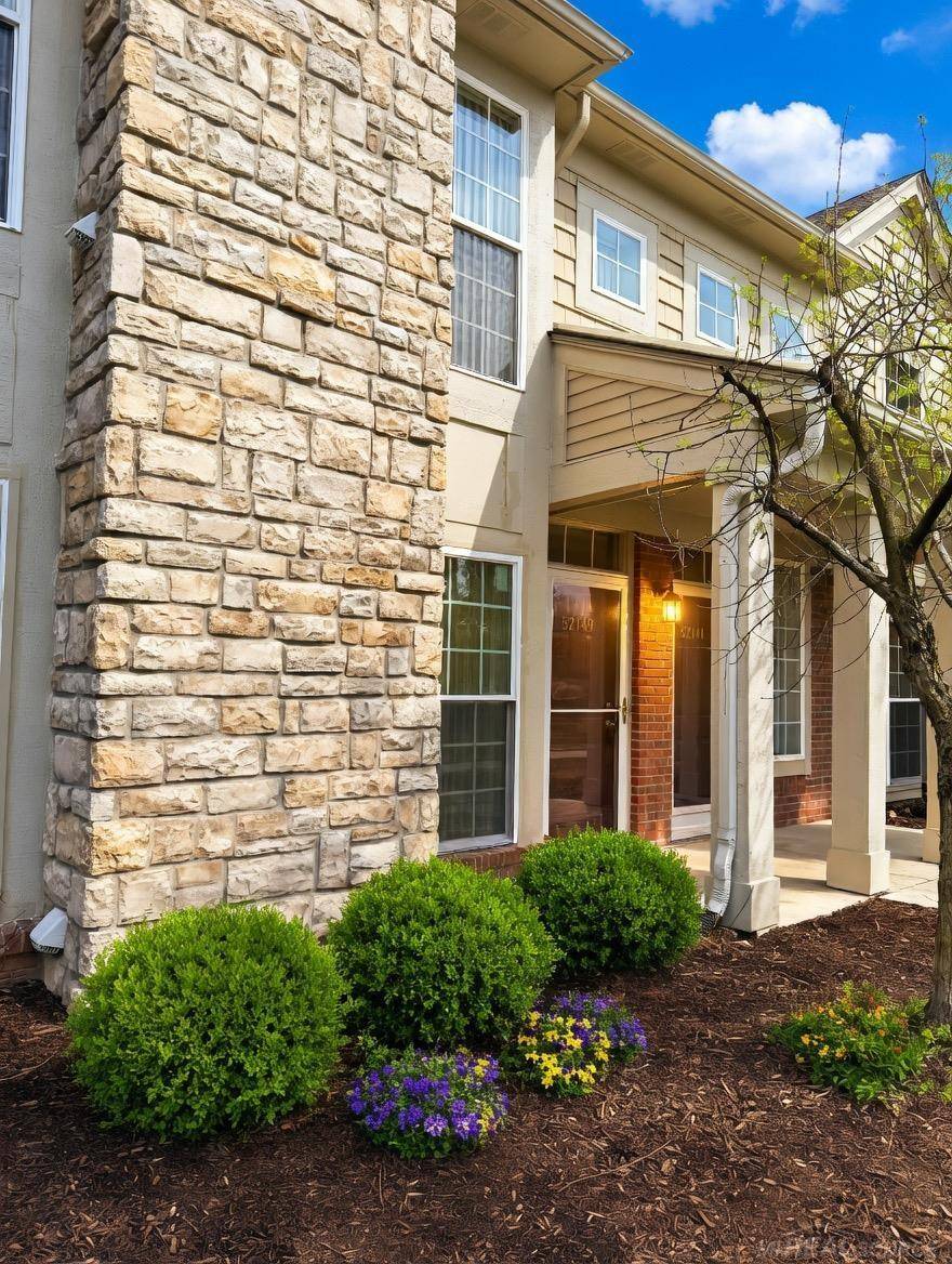 52149 Naugatuck DR, Macomb Twp, MI 48042