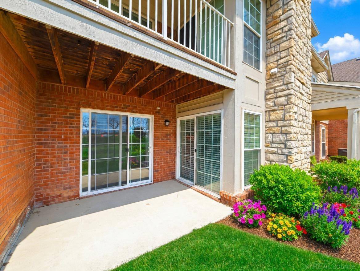 52149 Naugatuck DR, Macomb Twp, MI 48042