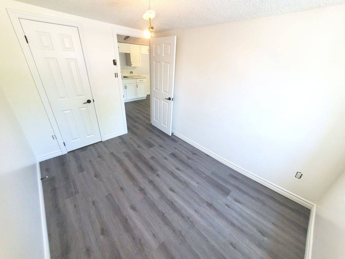 58 Queen ST W #5, Springwater, ON L0L 1P0