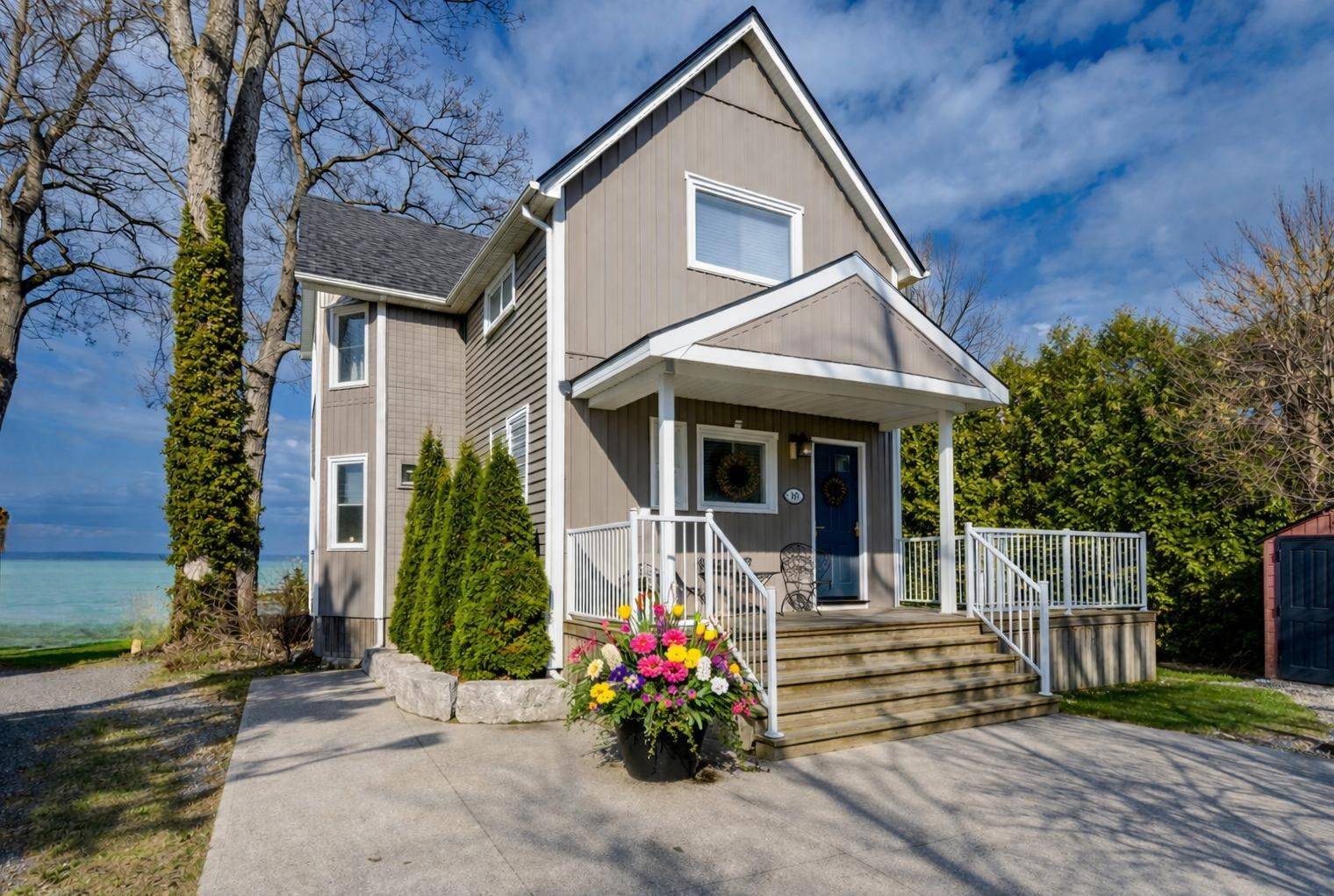 1 Tenth ST, Grimsby, ON L3M 2V2