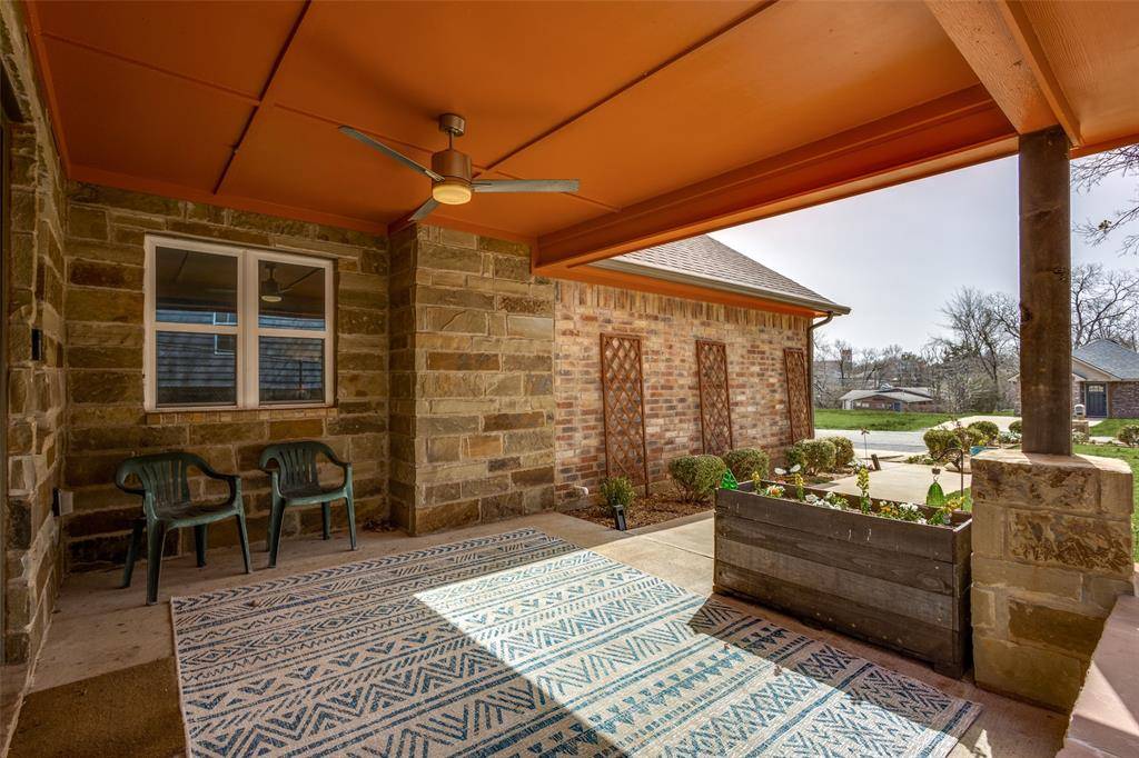 409 W Johnson Street, Denison, TX 75020