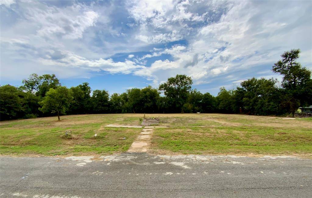 1018 W Angeline Street, Groesbeck, TX 76642