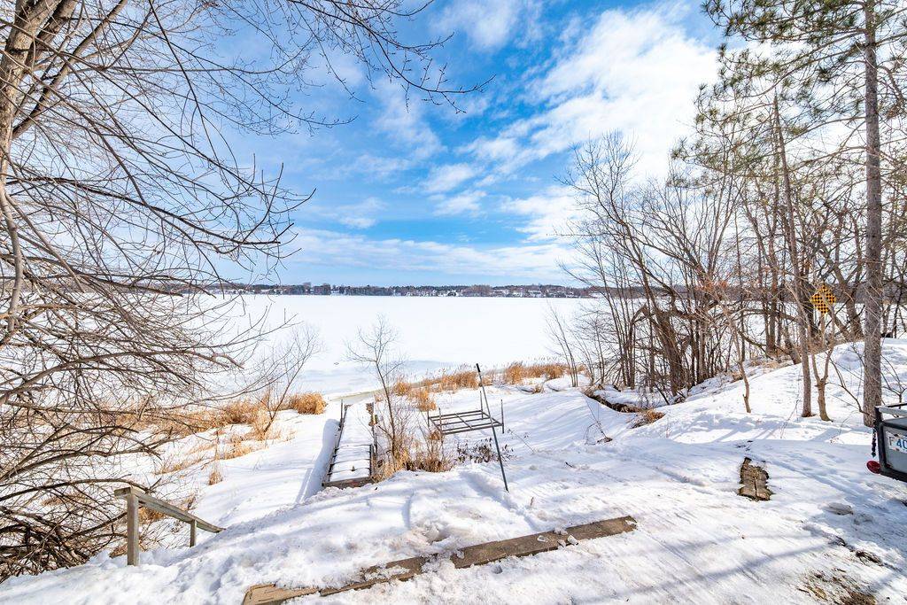 2 Cowley ST, Whitewater Region, ON K0J 1K0