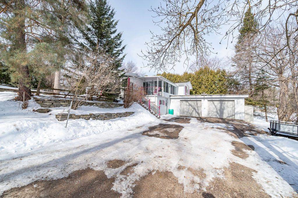 2 Cowley ST, Whitewater Region, ON K0J 1K0
