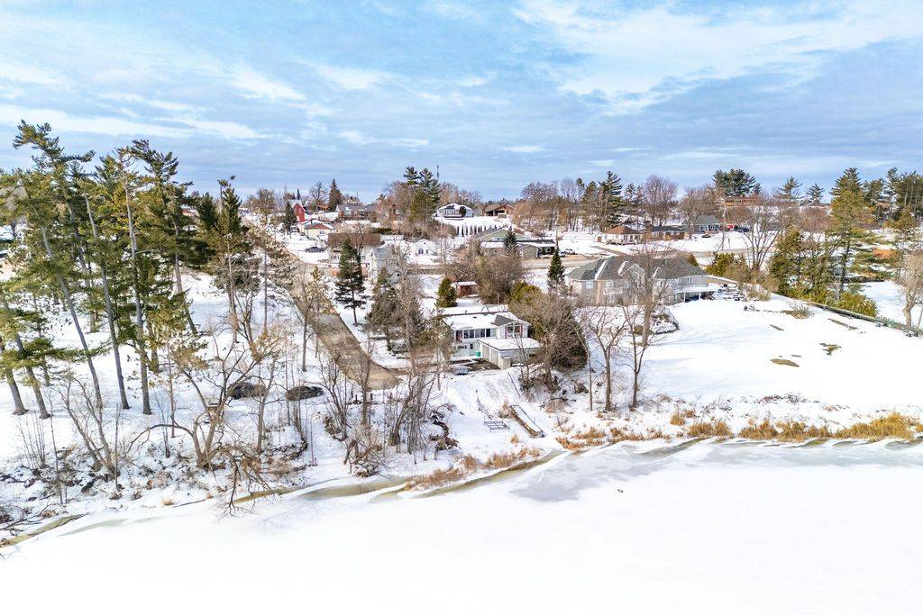 2 Cowley ST, Whitewater Region, ON K0J 1K0