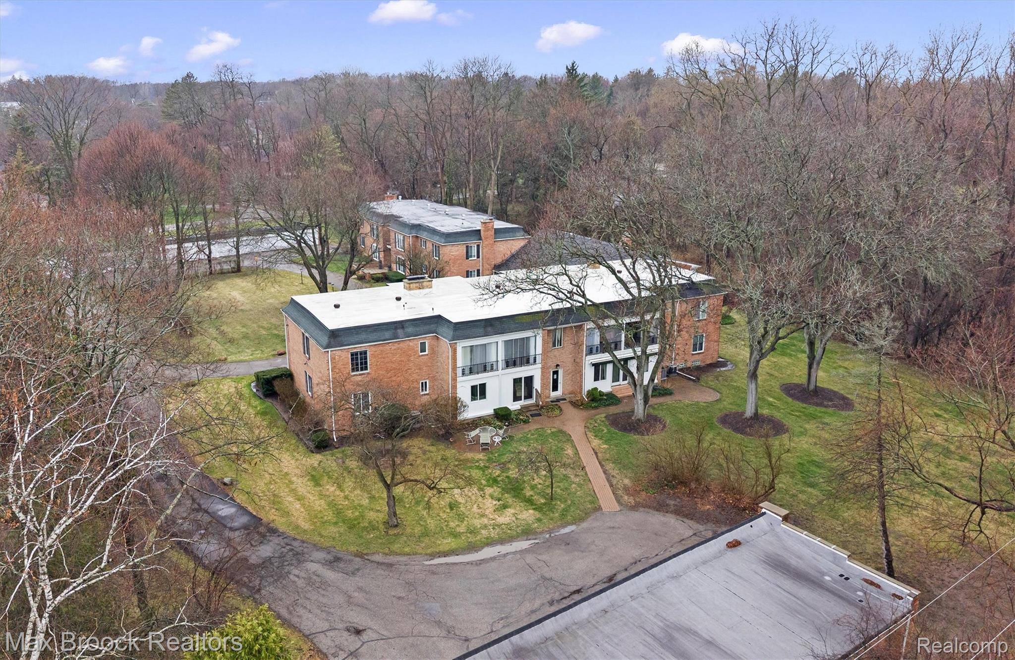 1750 Tiverton RD, Bloomfield Hills, MI 48304