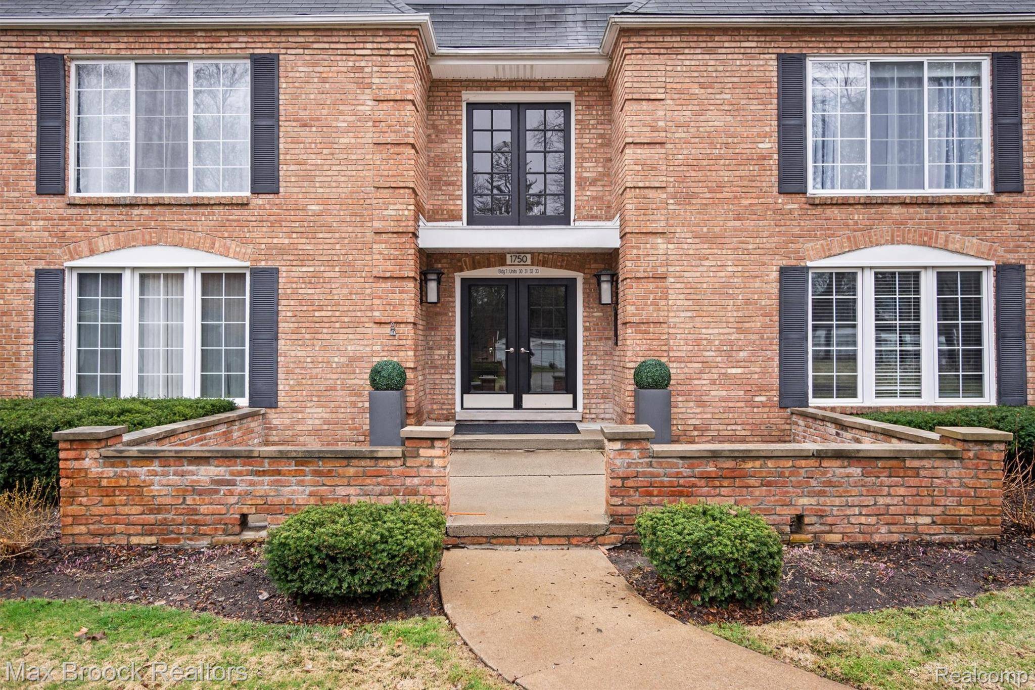 1750 Tiverton RD, Bloomfield Hills, MI 48304