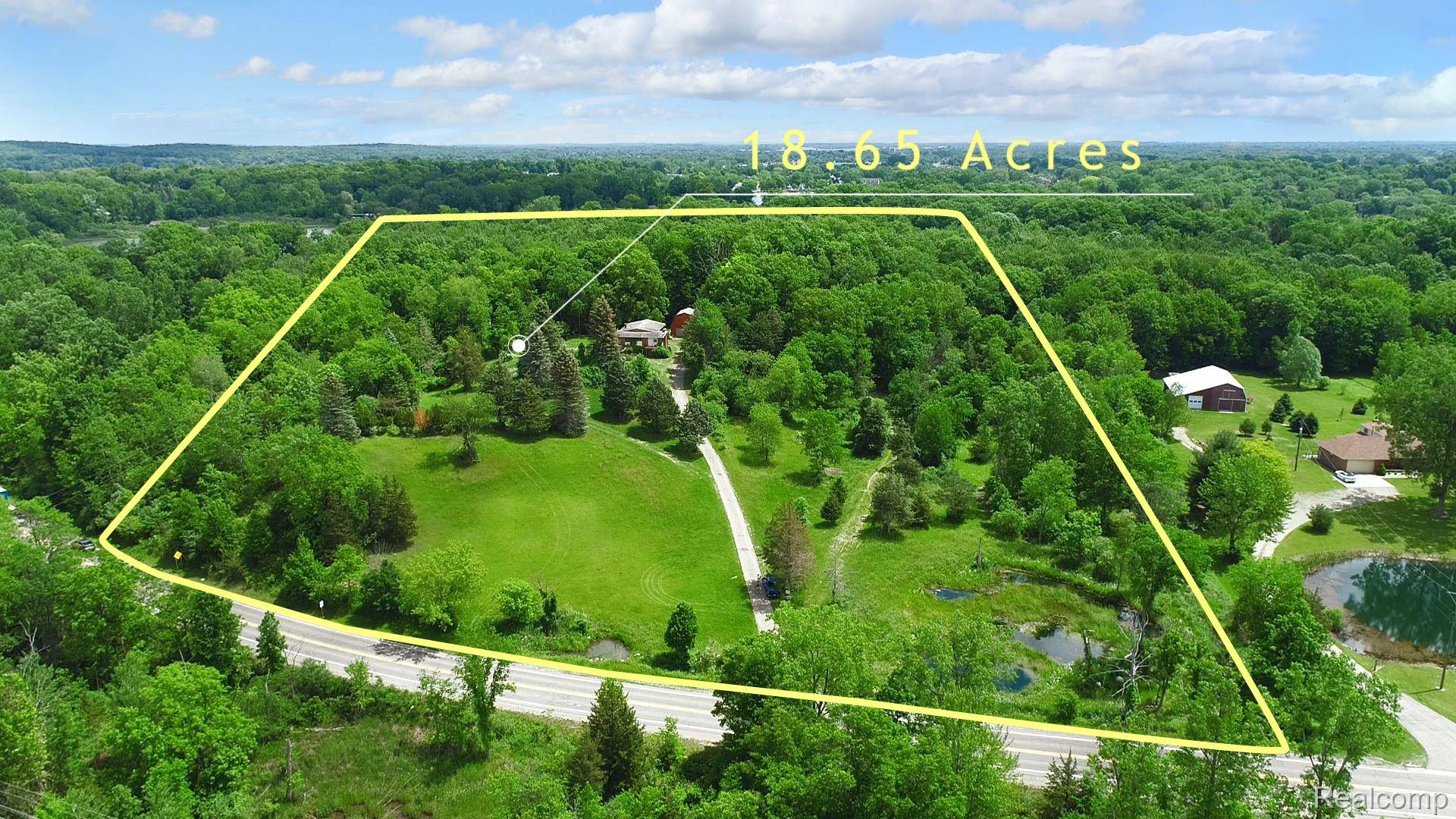 1050 Teggerdine RD, White Lake Charter Township, MI 48386