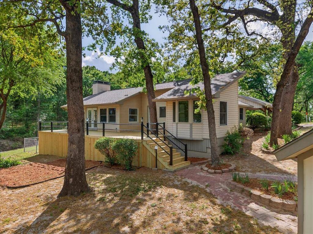 102 Summerall Drive, Mabank, TX 75156