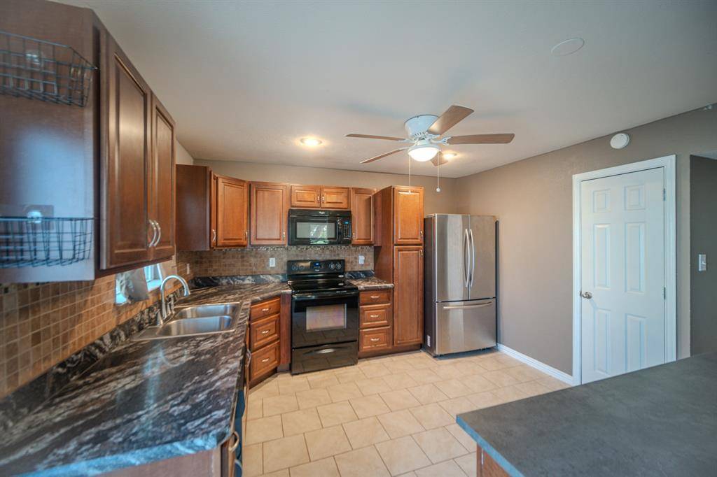 6802 Blackberry Drive, Arlington, TX 76016