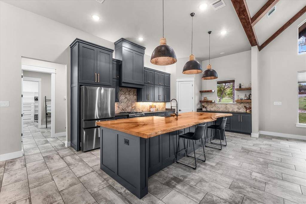 4024 Fall Creek Drive, Weatherford, TX 76087