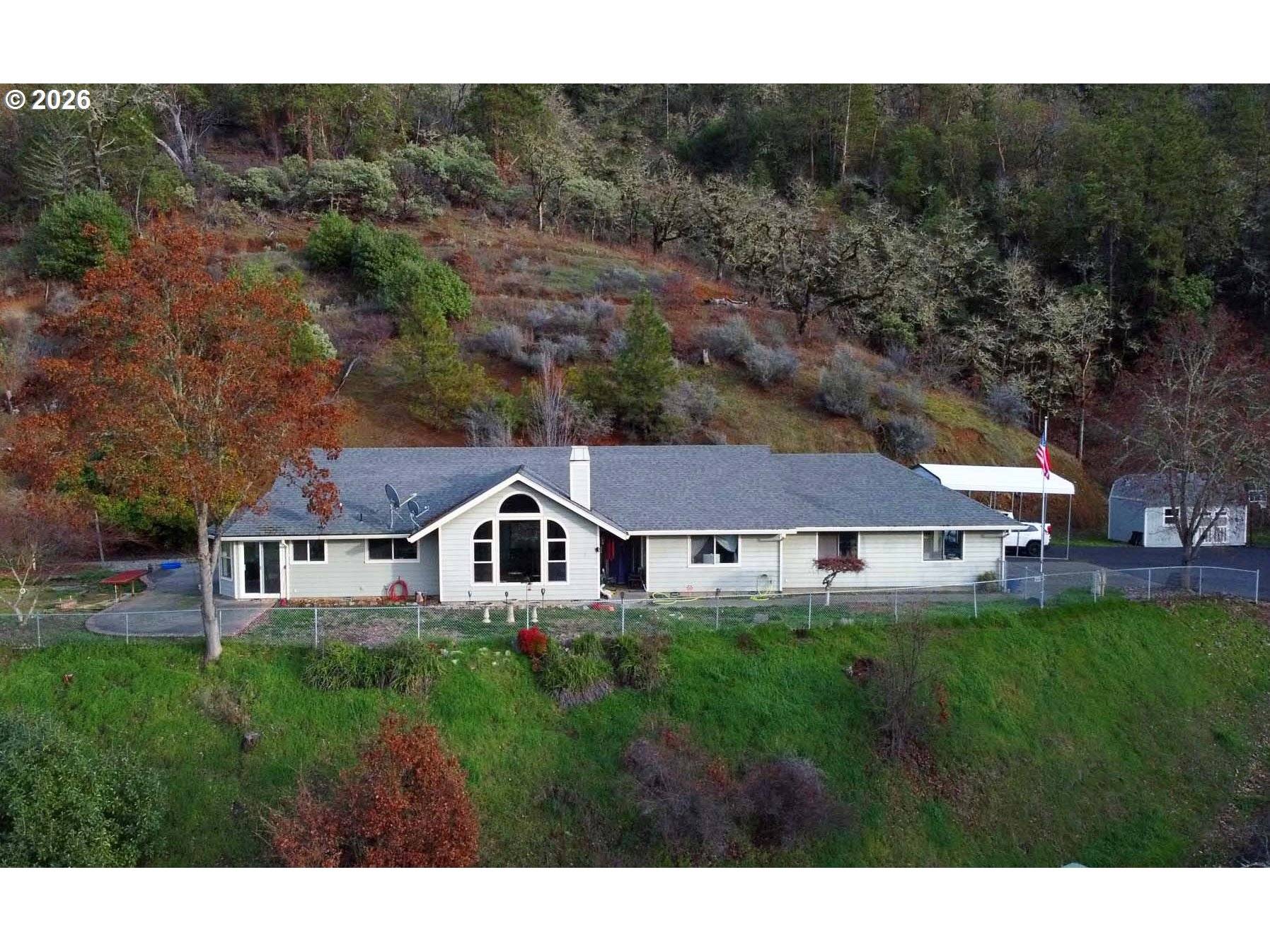1040 WARDS CREEK RD, Rogue River, OR 97537