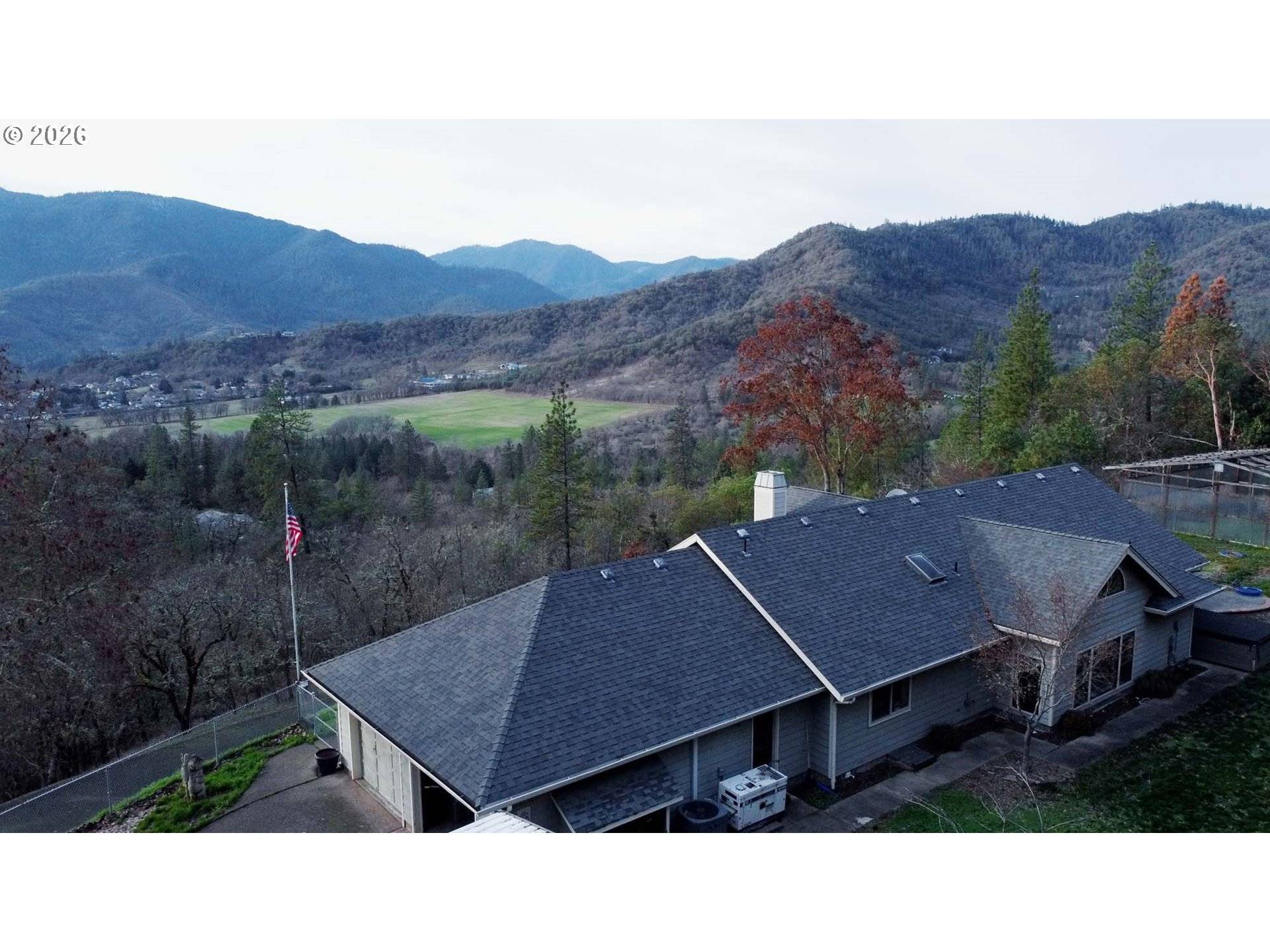 1040 WARDS CREEK RD, Rogue River, OR 97537