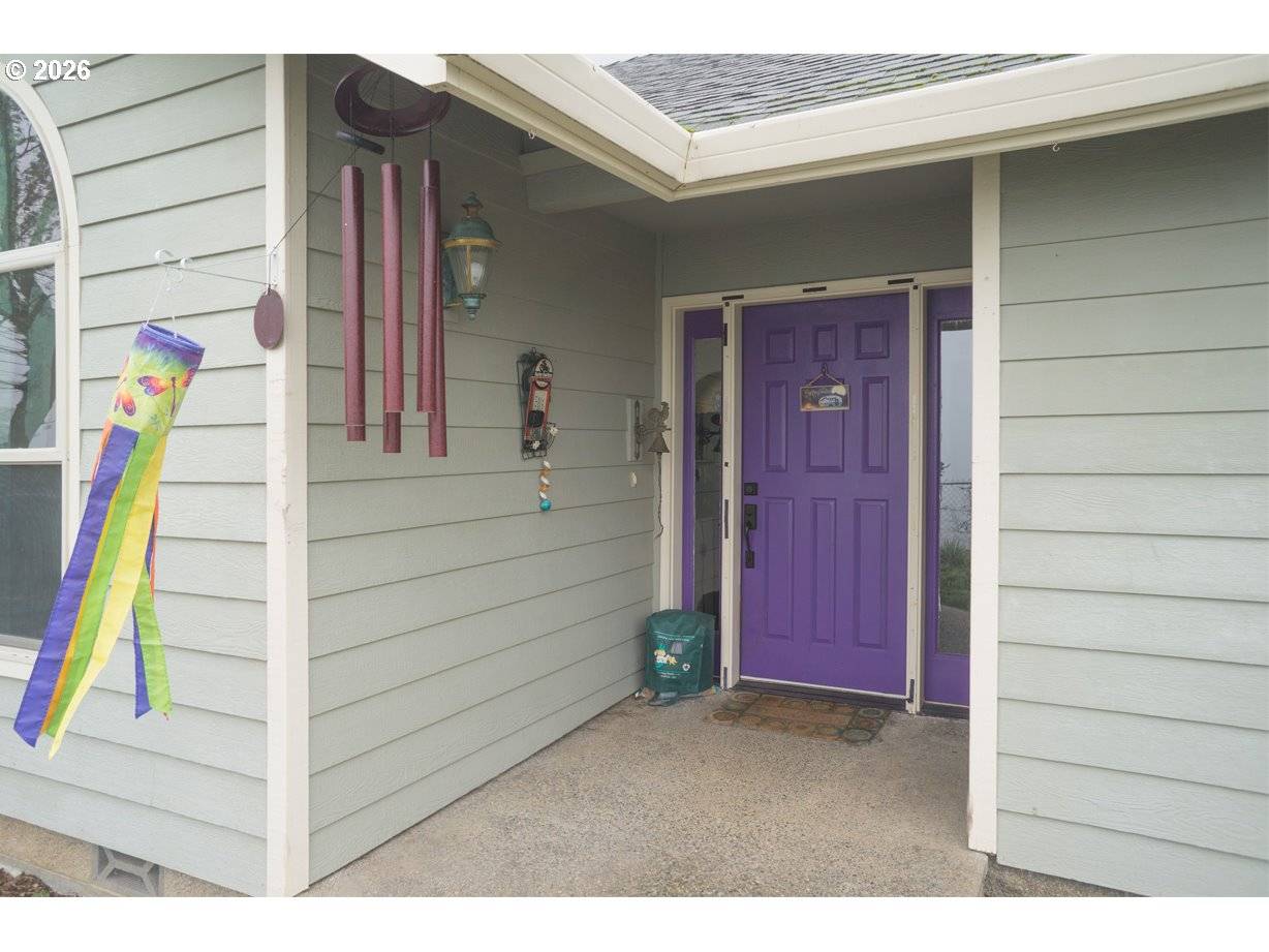 1040 WARDS CREEK RD, Rogue River, OR 97537