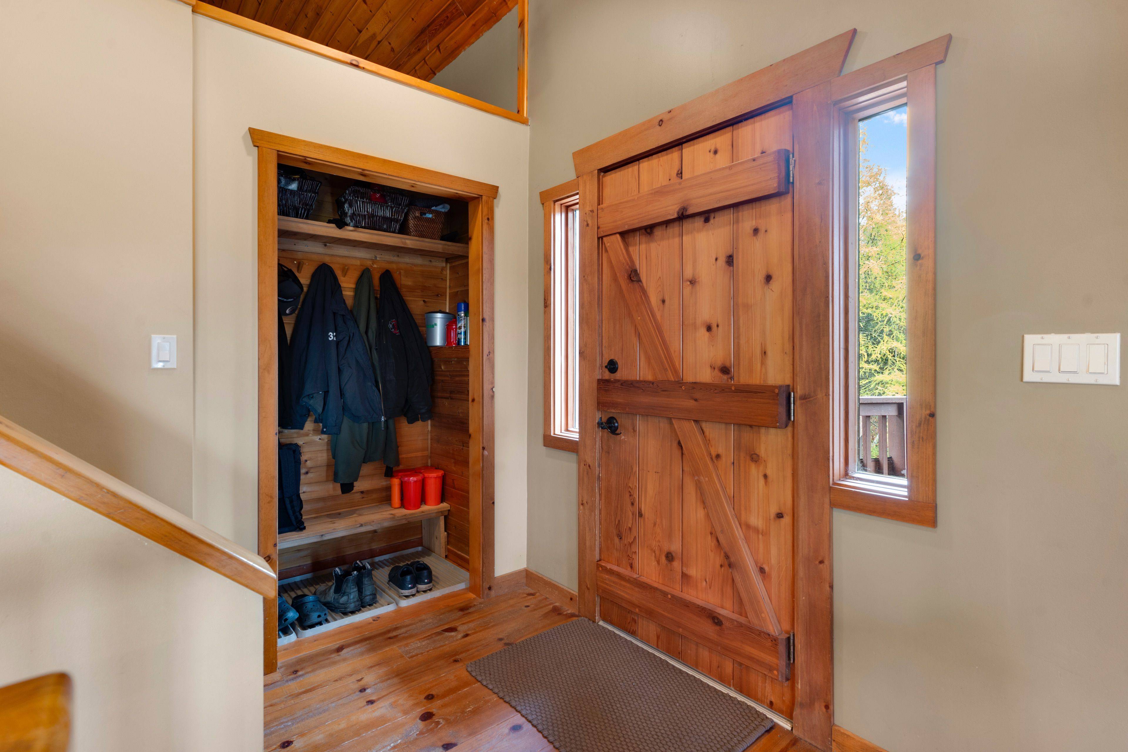 1109 Canopy LN, Algonquin Highlands, ON K0M 1J1