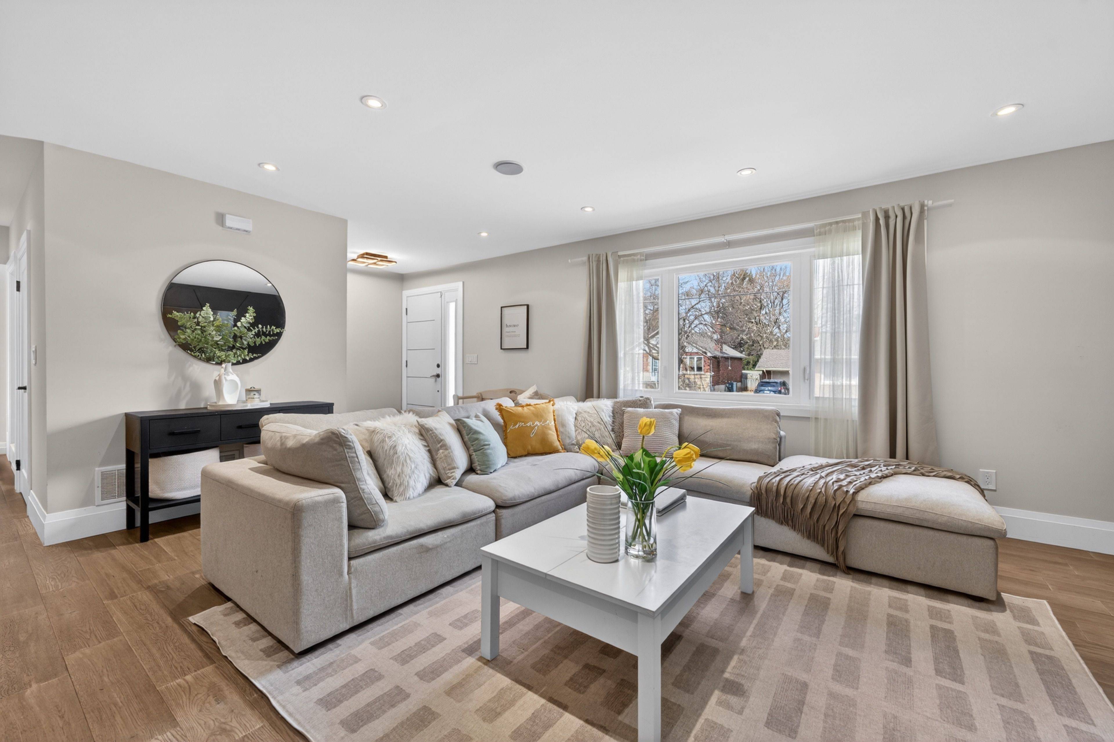 22 Hazelwood AVE, Grimsby, ON L3M 1K1