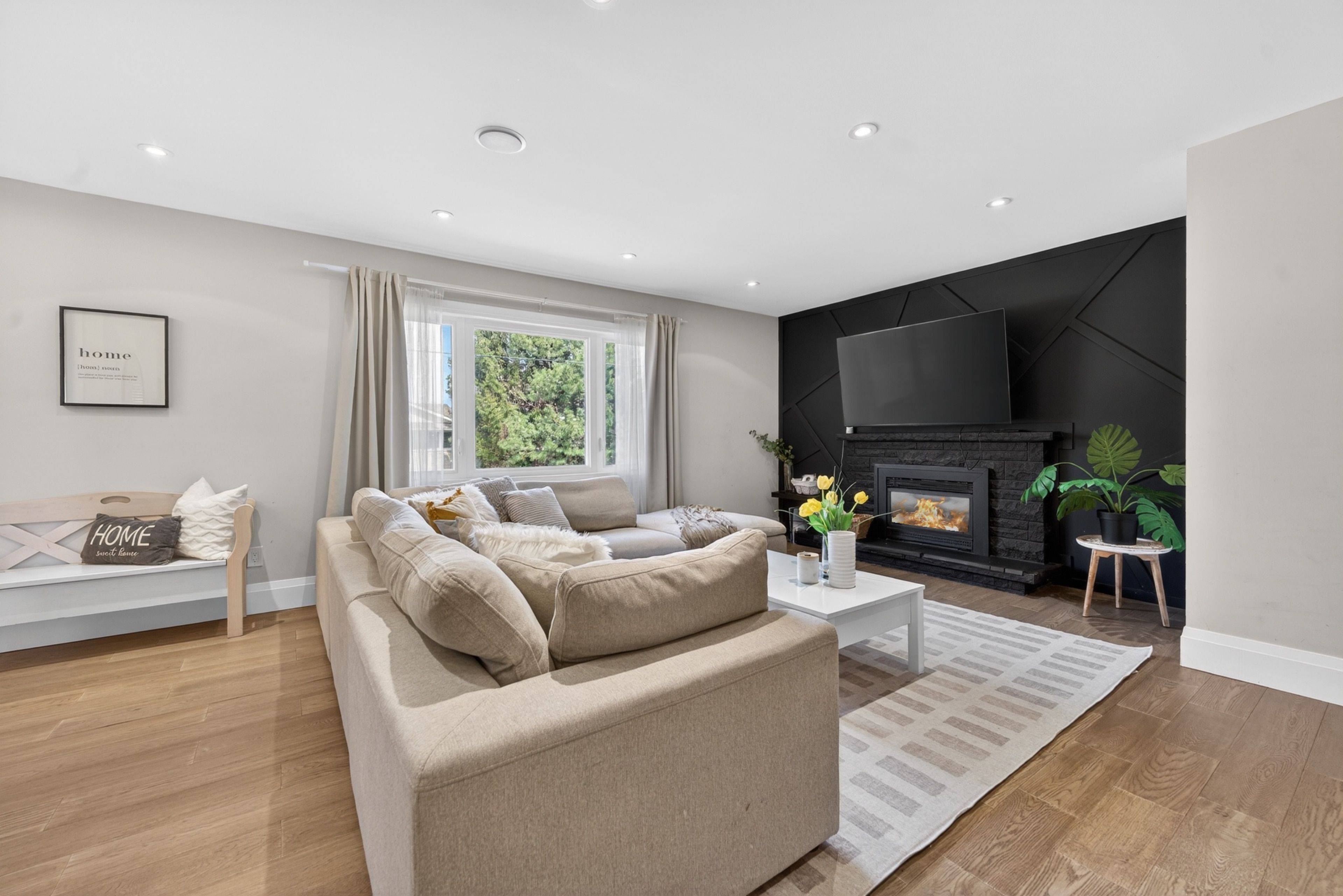 22 Hazelwood AVE, Grimsby, ON L3M 1K1