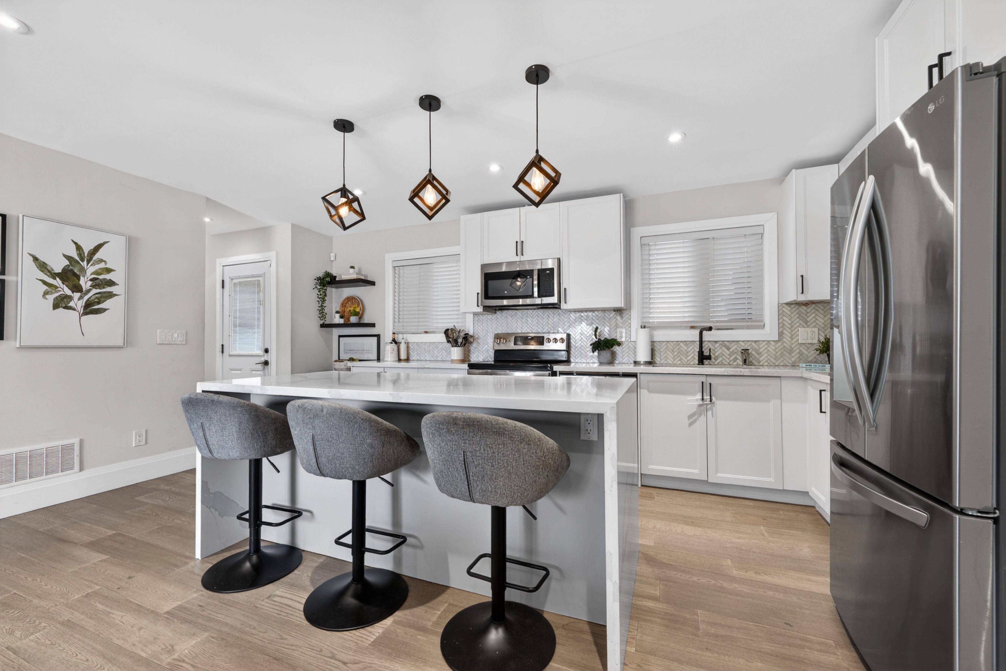 22 Hazelwood AVE, Grimsby, ON L3M 1K1