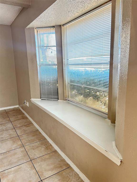 2818 S Fielder Road, Arlington, TX 76015