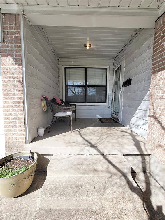 738 Hawthorne Lane, Grand Prairie, TX 75052