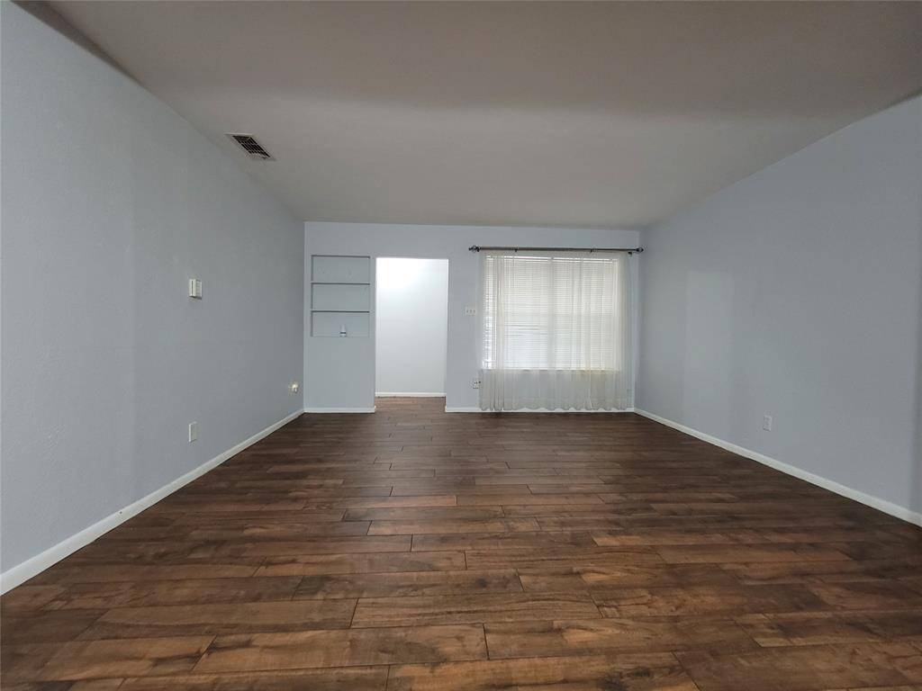 738 Hawthorne Lane, Grand Prairie, TX 75052