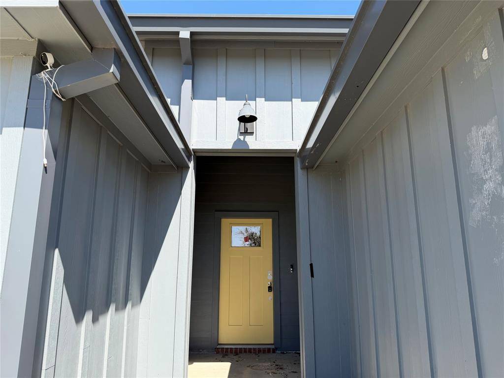 820 Lakeview Drive, Alvarado, TX 76009