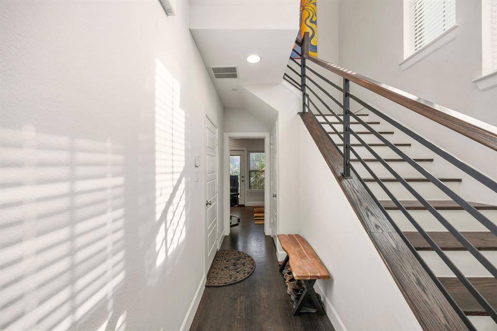 730 Spanish Oaks Place, Dallas, TX 75204