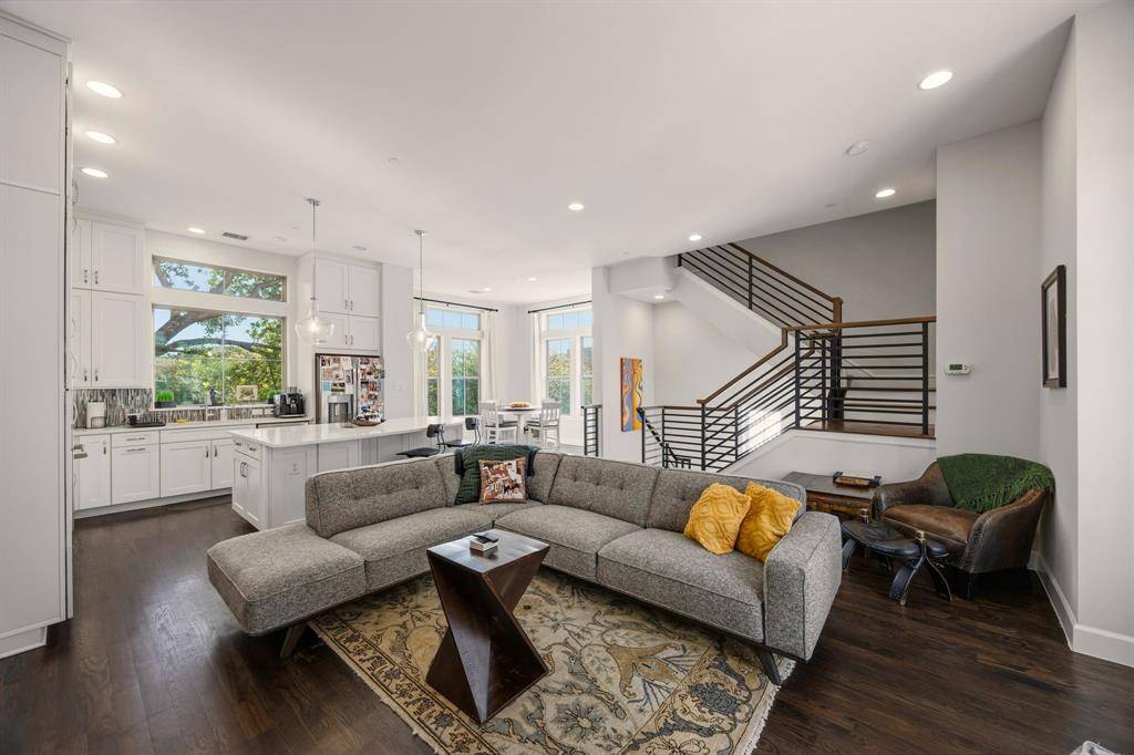 730 Spanish Oaks Place, Dallas, TX 75204