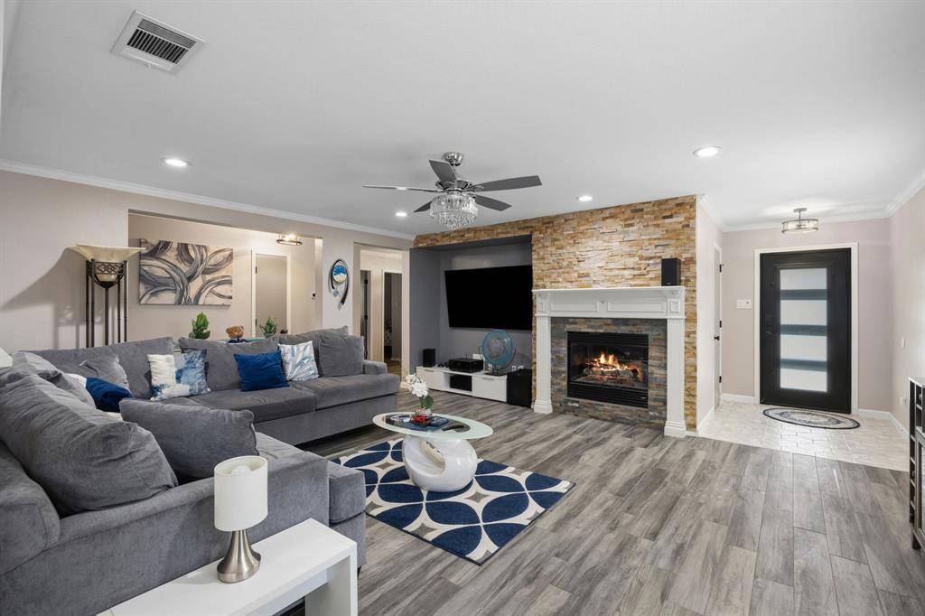 2464 Silverado Trail, Grand Prairie, TX 75052