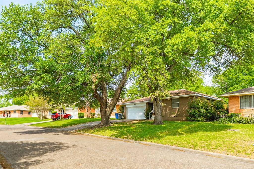 1115 Indian Creek Trail, Dallas, TX 75241