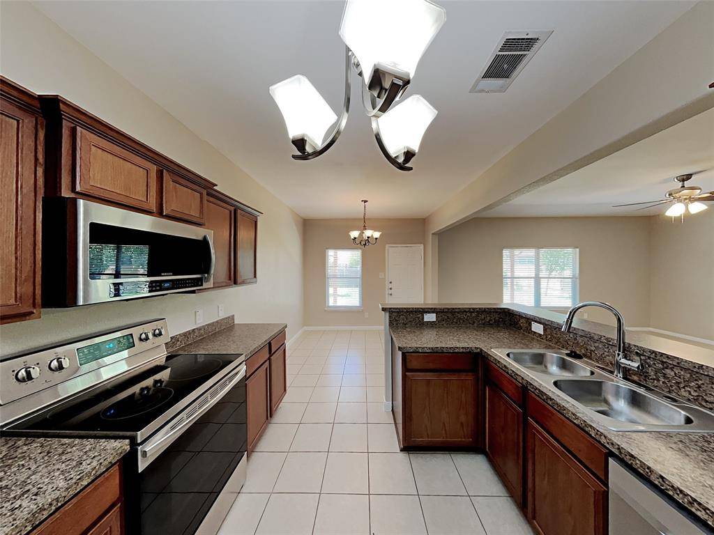 810 Oak Hollow Lane, Anna, TX 75409