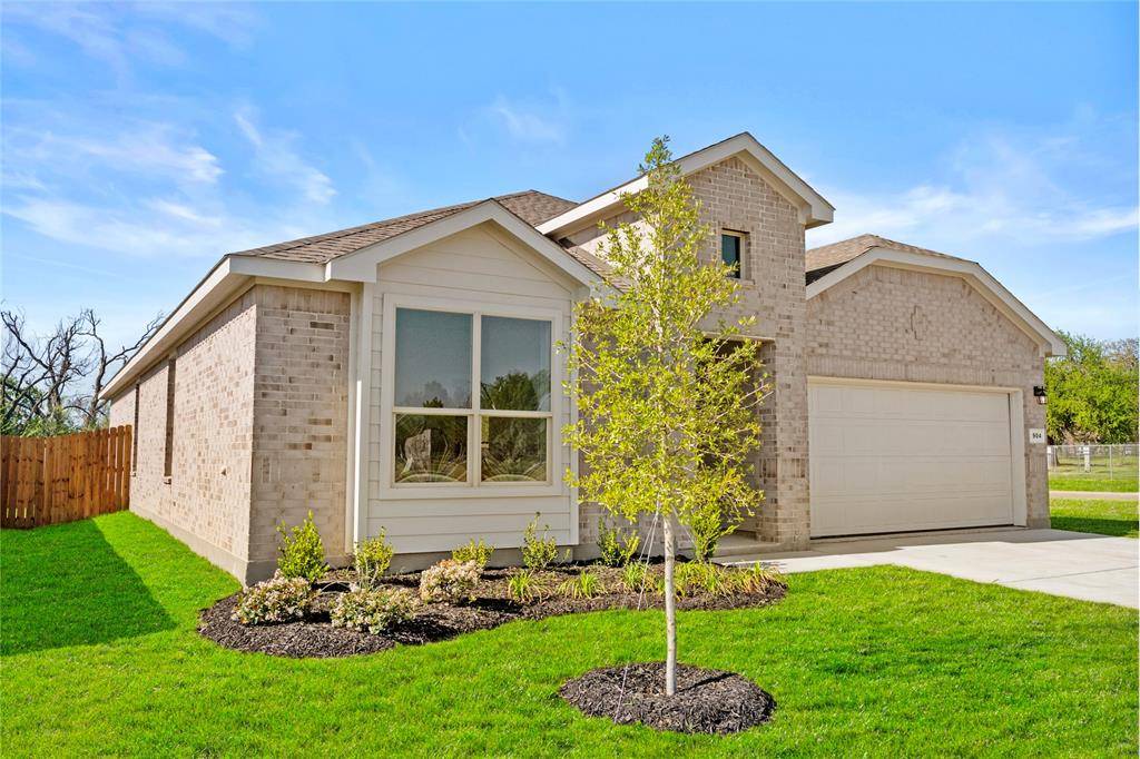 904 Traction Trail, Cleburne, TX 76031