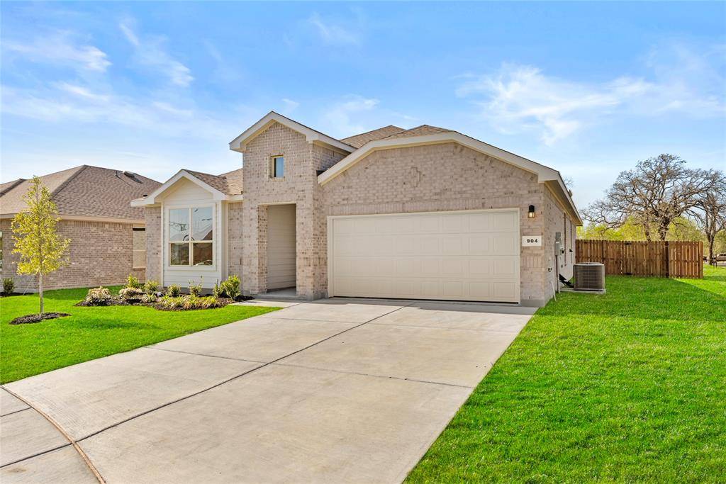 904 Traction Trail, Cleburne, TX 76031