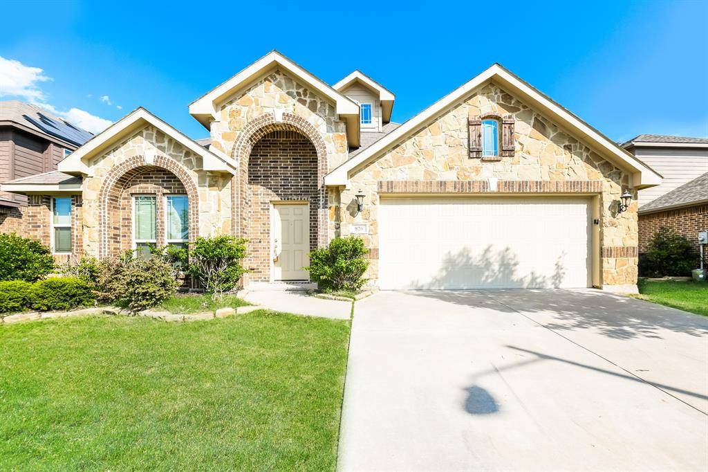 826 Graham Drive, Burleson, TX 76028