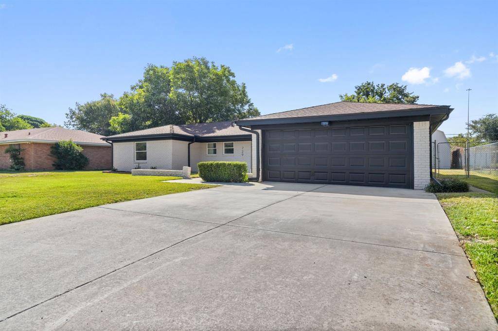 729 Finland Street, Grand Prairie, TX 75050