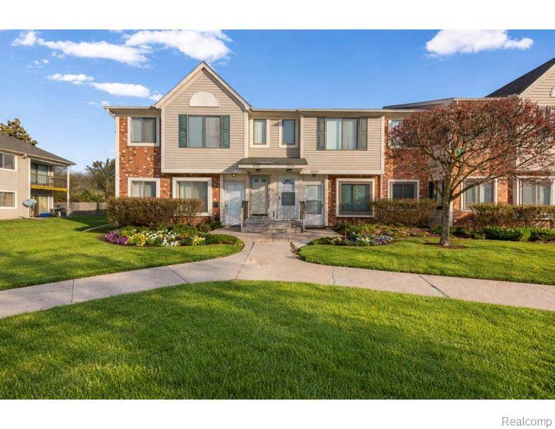 30755 Hidden Pines LN #25, Roseville, MI 48066
