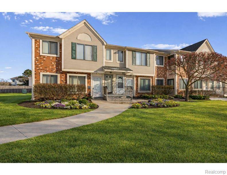 30755 Hidden Pines LN #25, Roseville, MI 48066