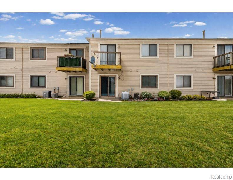 30755 Hidden Pines LN #25, Roseville, MI 48066