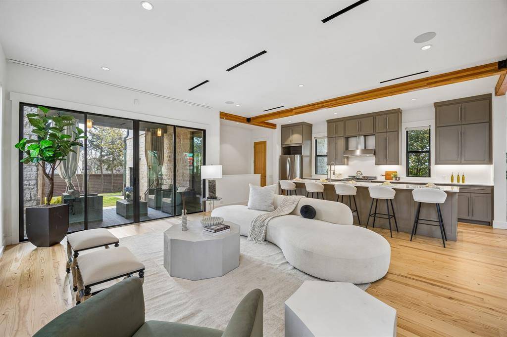 7326 La Vista Drive, Dallas, TX 75214