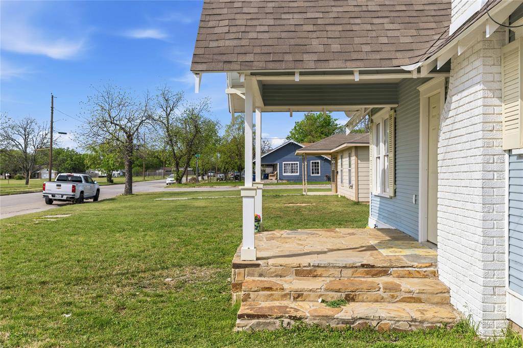 1611 Avenue K, Brownwood, TX 76801
