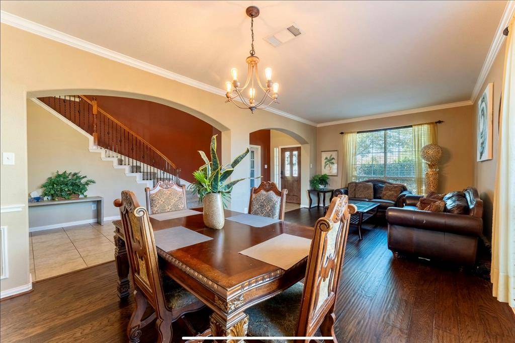 1302 Granada Court, Midlothian, TX 76065